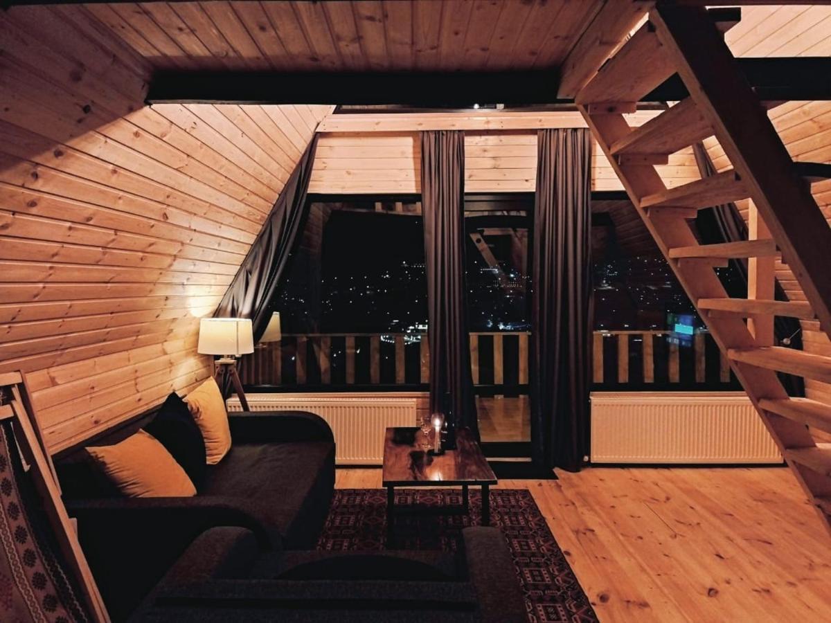 Little Wood House Gergeti Villa คัซเบกี ภายนอก รูปภาพ